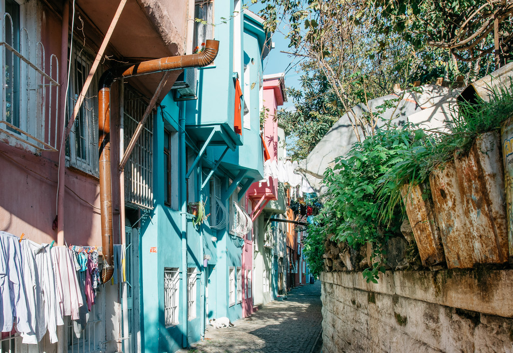 Samatya'nın renkli dar sokakları.