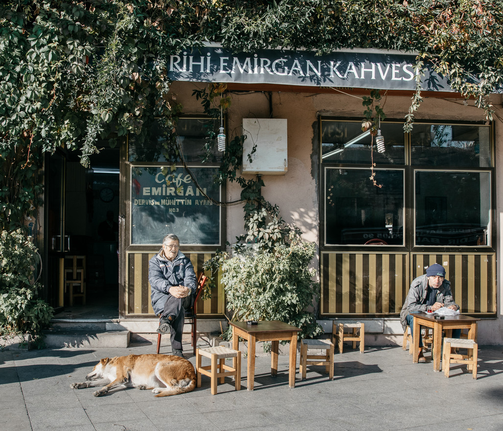 Samatya meydanında yer alan Tarihi Emirgan Kahvesi.