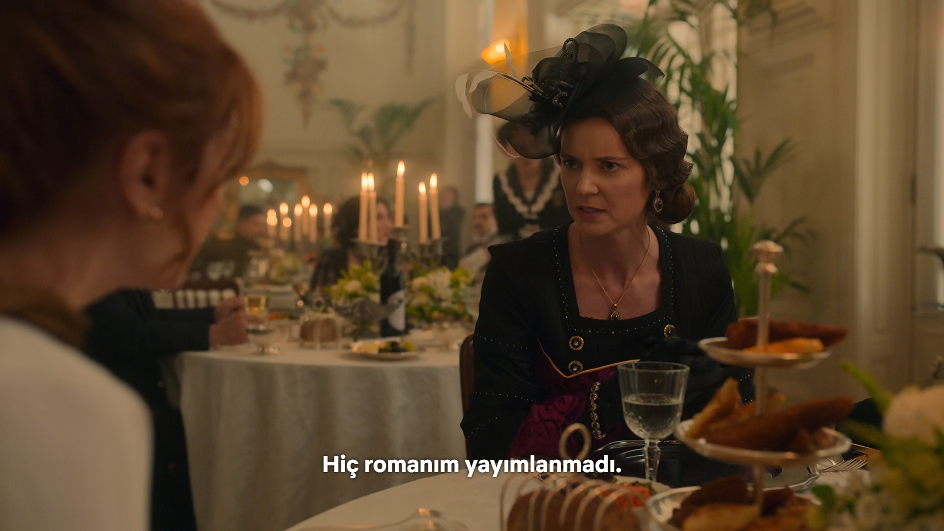 Charles King'in kaleme aldığı ve Netlix dizisi olarak uyarlanan "Pera Palas'ta Gece Yarısı" adlı yapımda Agath Cristie karakteri.