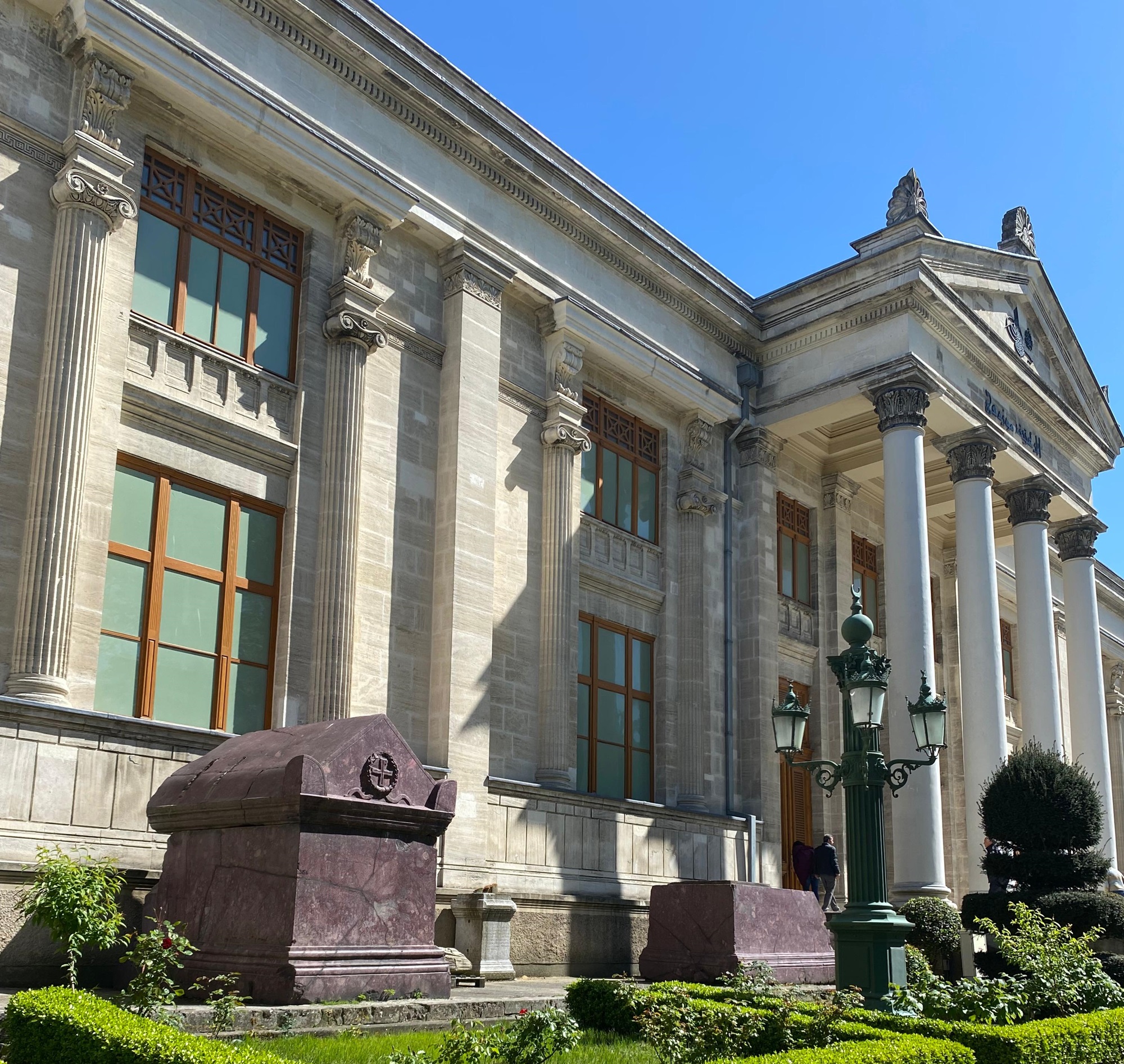İstanbul Arkeoloji Müzesi girişinden bir fotoğraf.