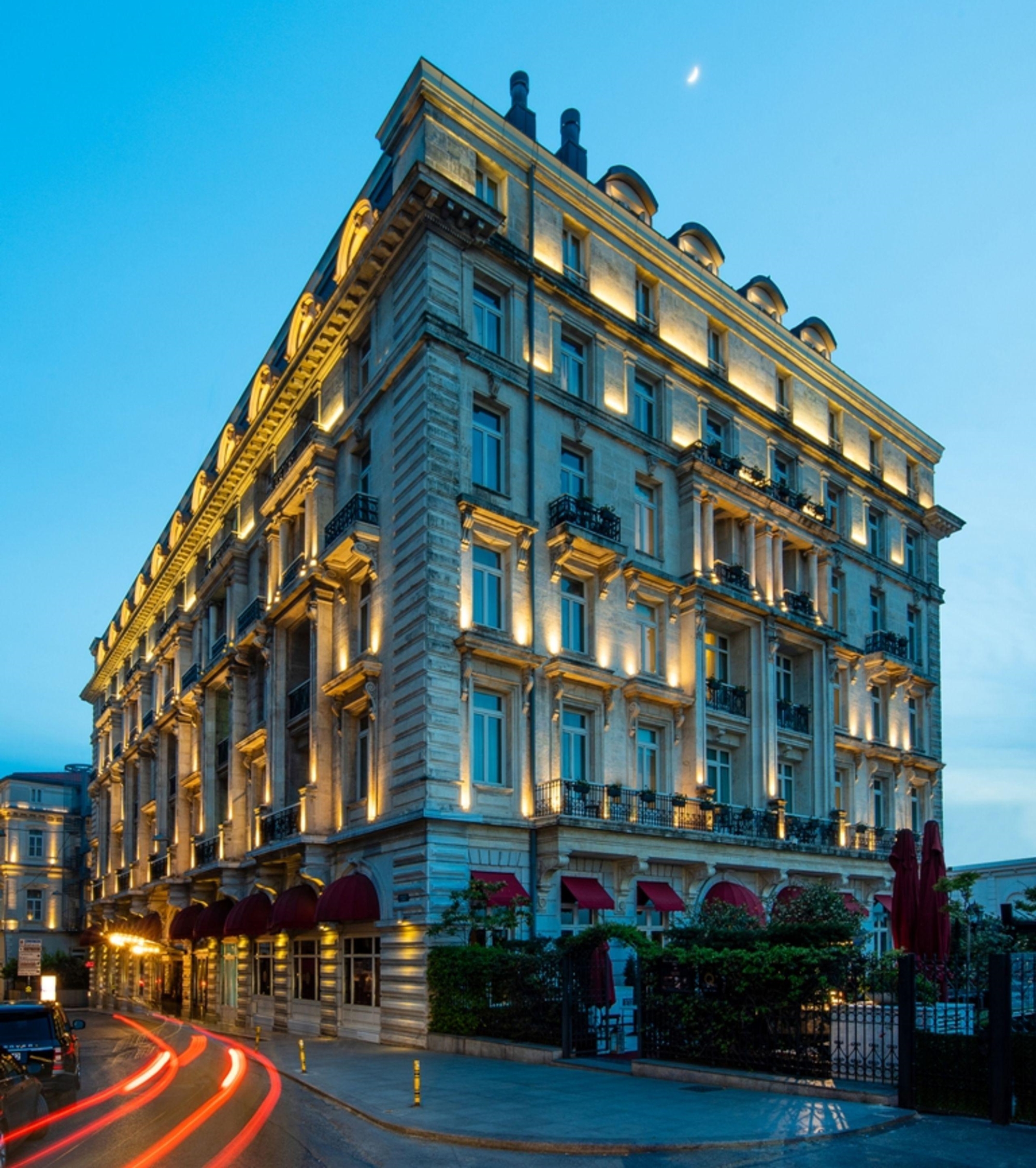 Pera Palas Hotel'in günümüzden bir fotoğrafı.