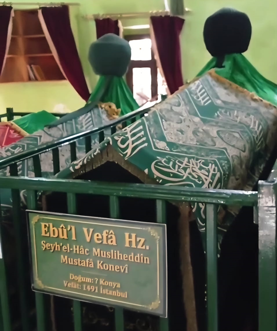Şeyh Ebu'l Vefa türbesi ve sandukası.